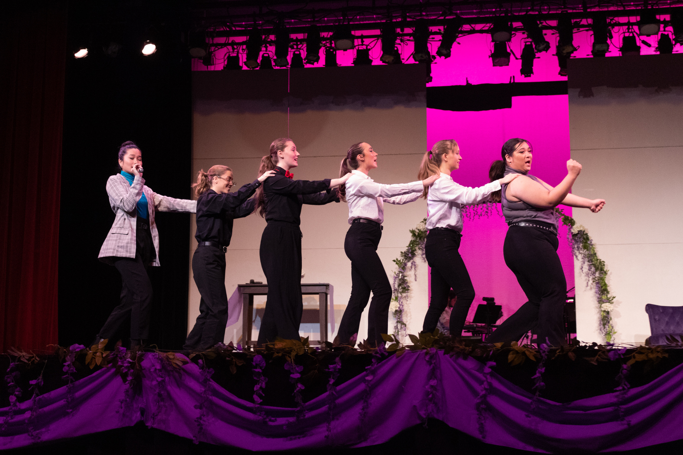 It Shoulda Been You family onstage